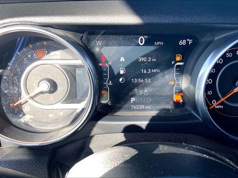 Used 2019 Jeep Wrangler Unlimited Sahara image 14