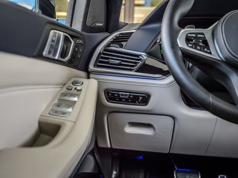 Used 2020 BMW X7 xDrive40i w/ M Sport Package AWD/4WD image 26