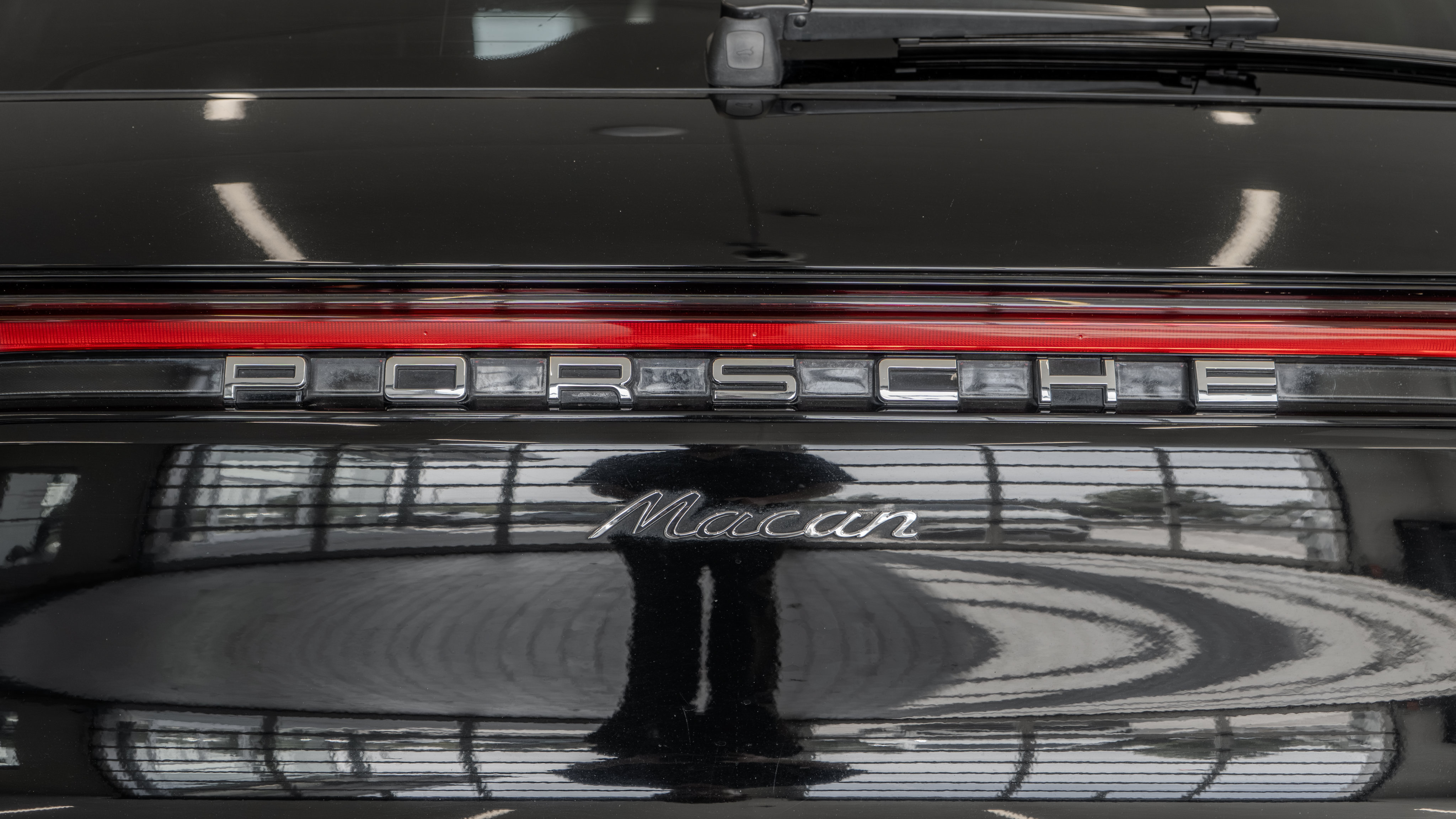 Used 2020 Porsche Macan AWD/4WD image 23