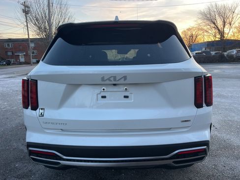 Certified 2023 Kia Sorento EX image 4