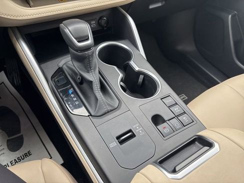 Used 2024 Toyota Highlander XLE image 20