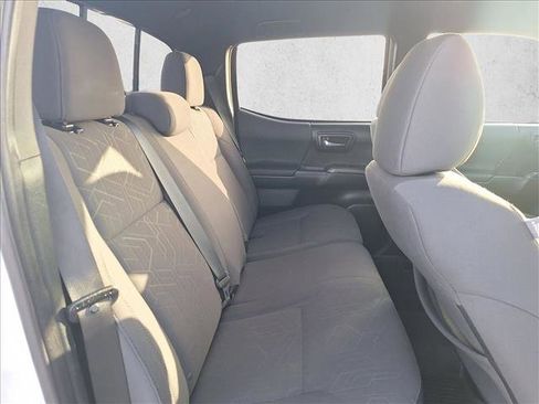 Used 2017 Toyota Tacoma TRD Sport image 16