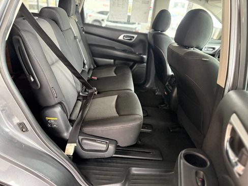 Used 2020 Nissan Pathfinder SV image 34
