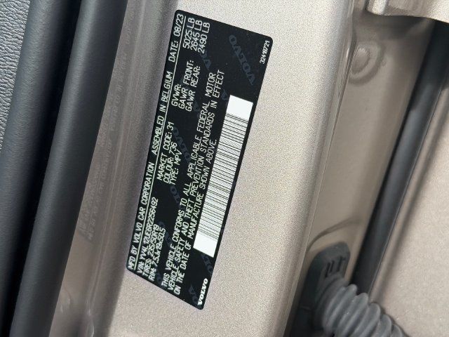 Certified 2024 Volvo XC40 B5 Plus AWD/4WD image 22
