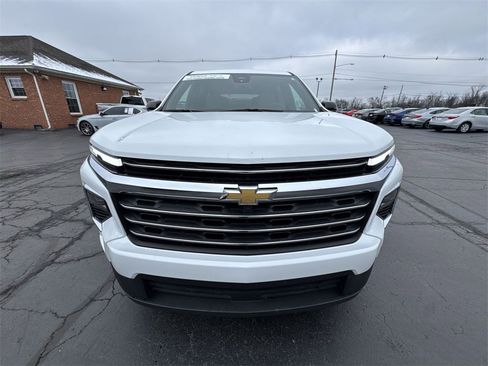 Used 2025 Chevrolet Traverse LT image 27