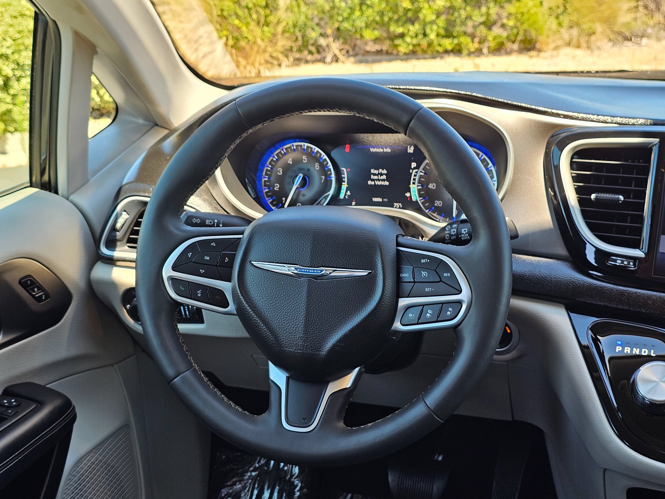 Used 2024 Chrysler Pacifica Touring-L FWD image 23