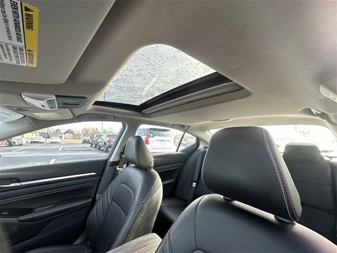 Used 2023 Nissan Altima 2.5 SR w/ SR Premium Package image 22