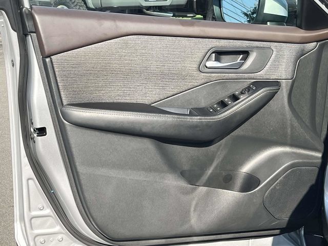 Used 2021 Nissan Rogue SV FWD image 14