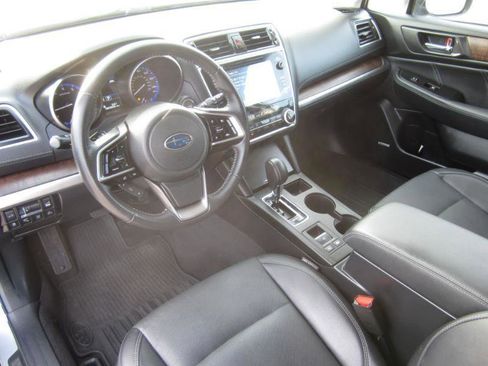 Used 2018 Subaru Outback 2.5i Limited AWD/4WD image 11