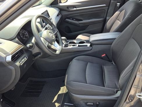 Certified 2023 Nissan Altima 2.5 SV FWD image 3