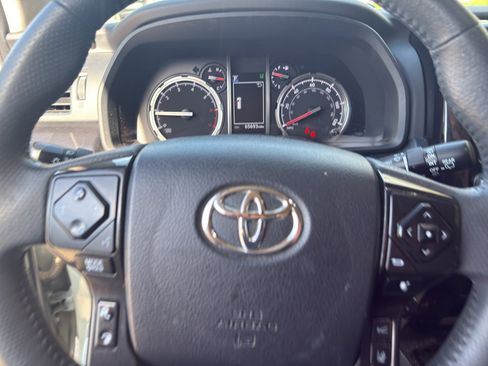 Used 2022 Toyota 4Runner TRD Off-Road Premium w/ Moonroof Package AWD/4WD image 15