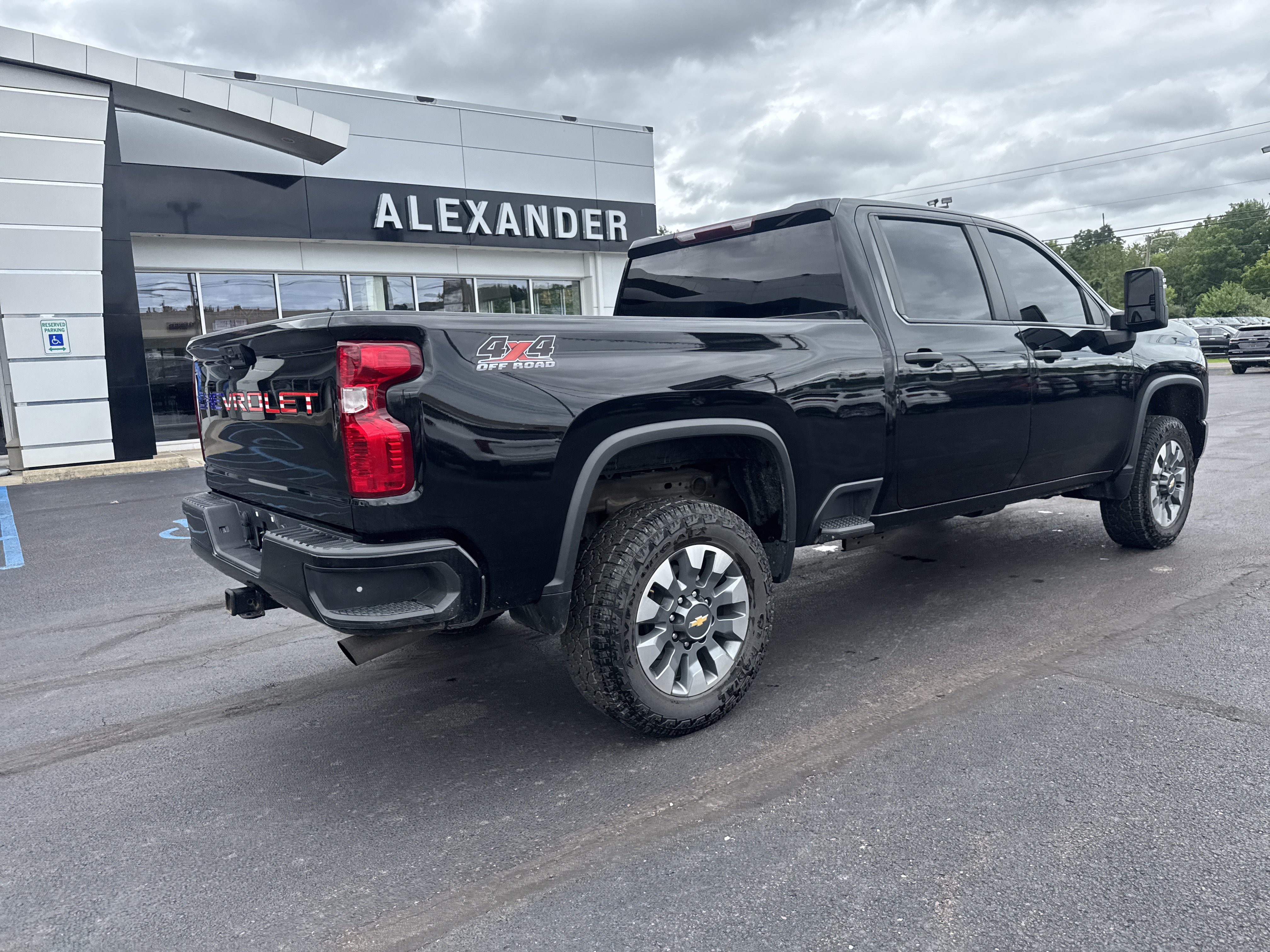 Used 2023 Chevrolet Silverado 2500 Custom w/ Custom Convenience Package AWD/4WD image 3