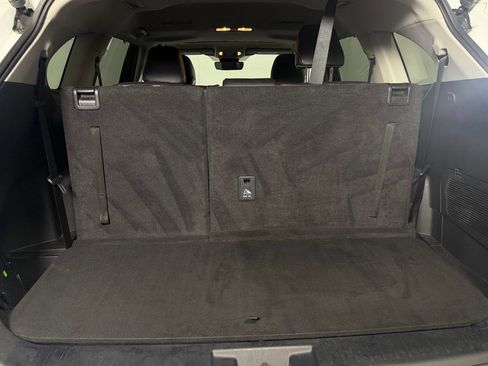 Used 2023 Toyota Highlander XLE FWD image 33