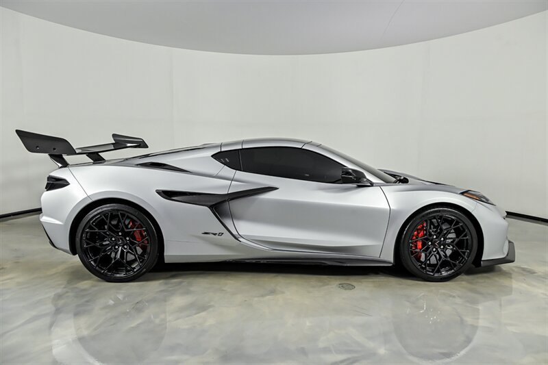 Used 2026 Chevrolet Corvette ZR1 RWD image 11