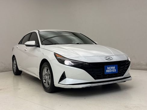 Used 2021 Hyundai Elantra SE FWD image 4