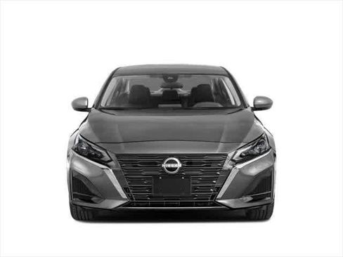 Used 2024 Nissan Altima 2.5 SV w/ SV Premium Package FWD image 4
