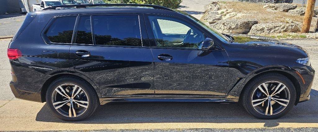 Used 2020 BMW X7 xDrive40i w/ M Sport Package AWD/4WD image 1