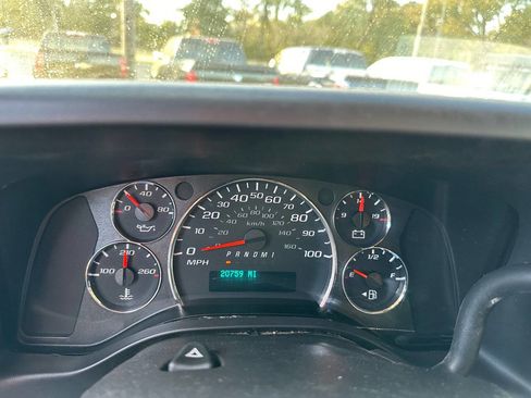 Used 2015 Chevrolet Express 3500 image 10