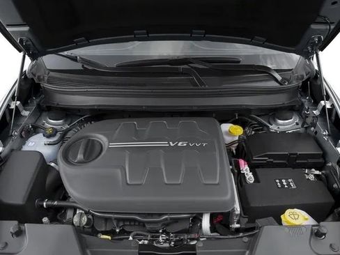 Used 2016 Jeep Cherokee Latitude w/ Cold Weather Group image 16