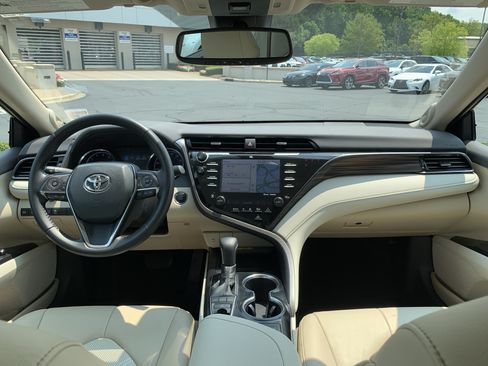 Used 2019 Toyota Camry XLE w/ Navigation Package FWD image 30
