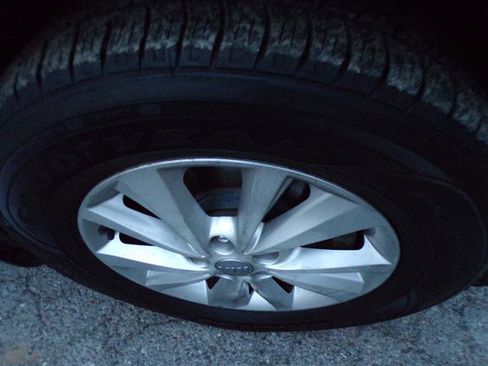 Used 2015 Kia Sedona LX image 36