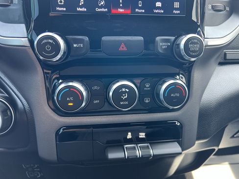 Used 2022 RAM 1500 Big Horn AWD/4WD image 22