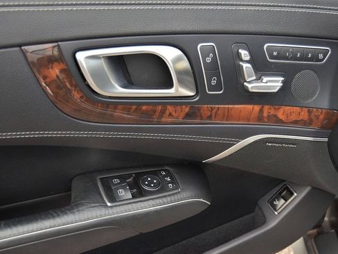 Used 2013 Mercedes-Benz SL 550 image 16