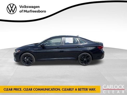 Certified 2025 Volkswagen Jetta SE FWD image 4
