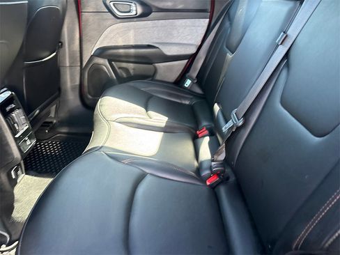 Used 2024 Jeep Compass Latitude image 24