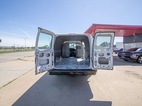 Used 2004 Ford E-350 and Econoline 350 Extended Super Duty RWD image 13