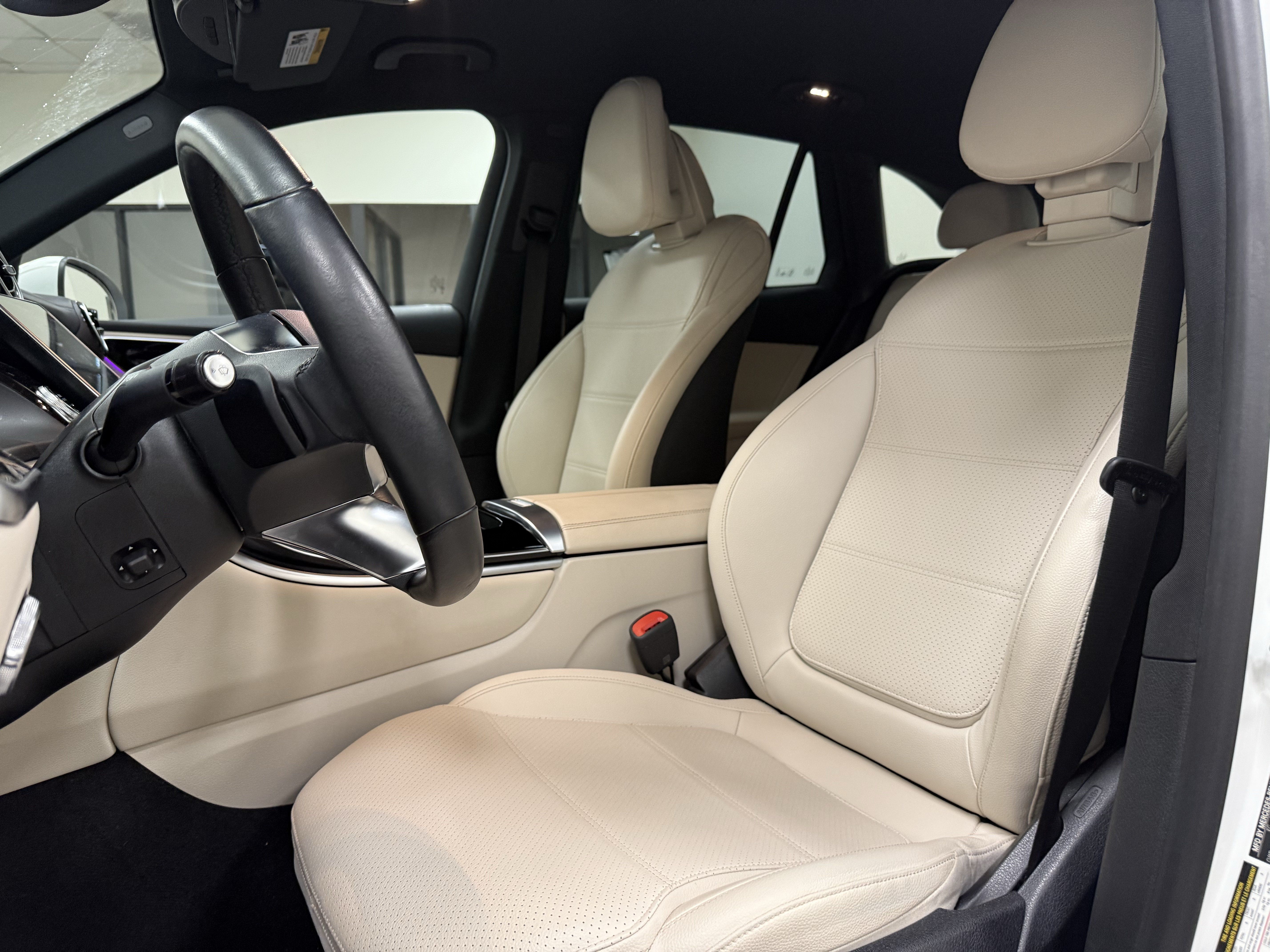 Used 2024 Mercedes-Benz GLC 300 4MATIC image 15