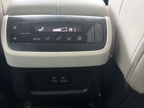 Used 2023 Nissan Pathfinder SL AWD/4WD image 19