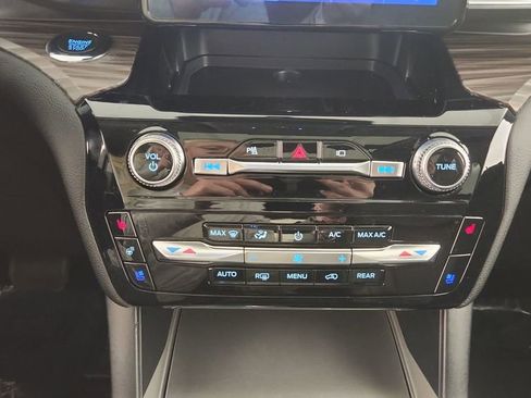 Used 2022 Ford Explorer Limited w/ Equipment Group 301A image 17