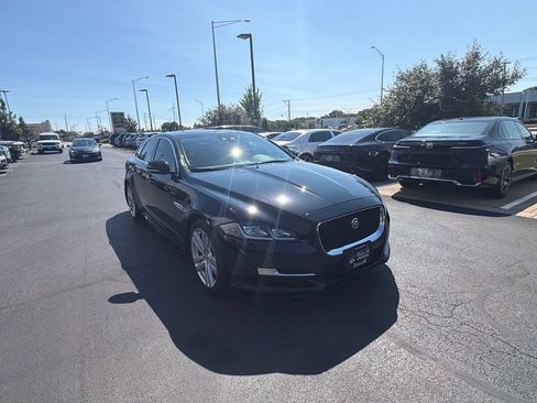 Used 2019 Jaguar XJ R-Sport AWD/4WD image 7
