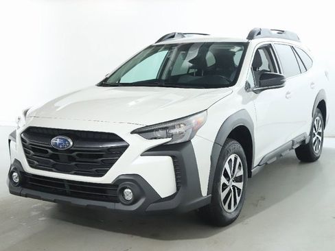 Used 2023 Subaru Outback Premium image 1