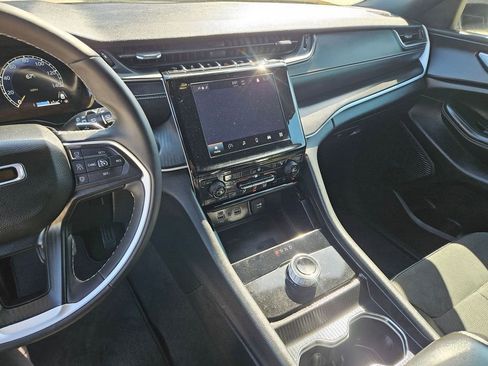 Used 2024 Jeep Grand Cherokee L Laredo image 20