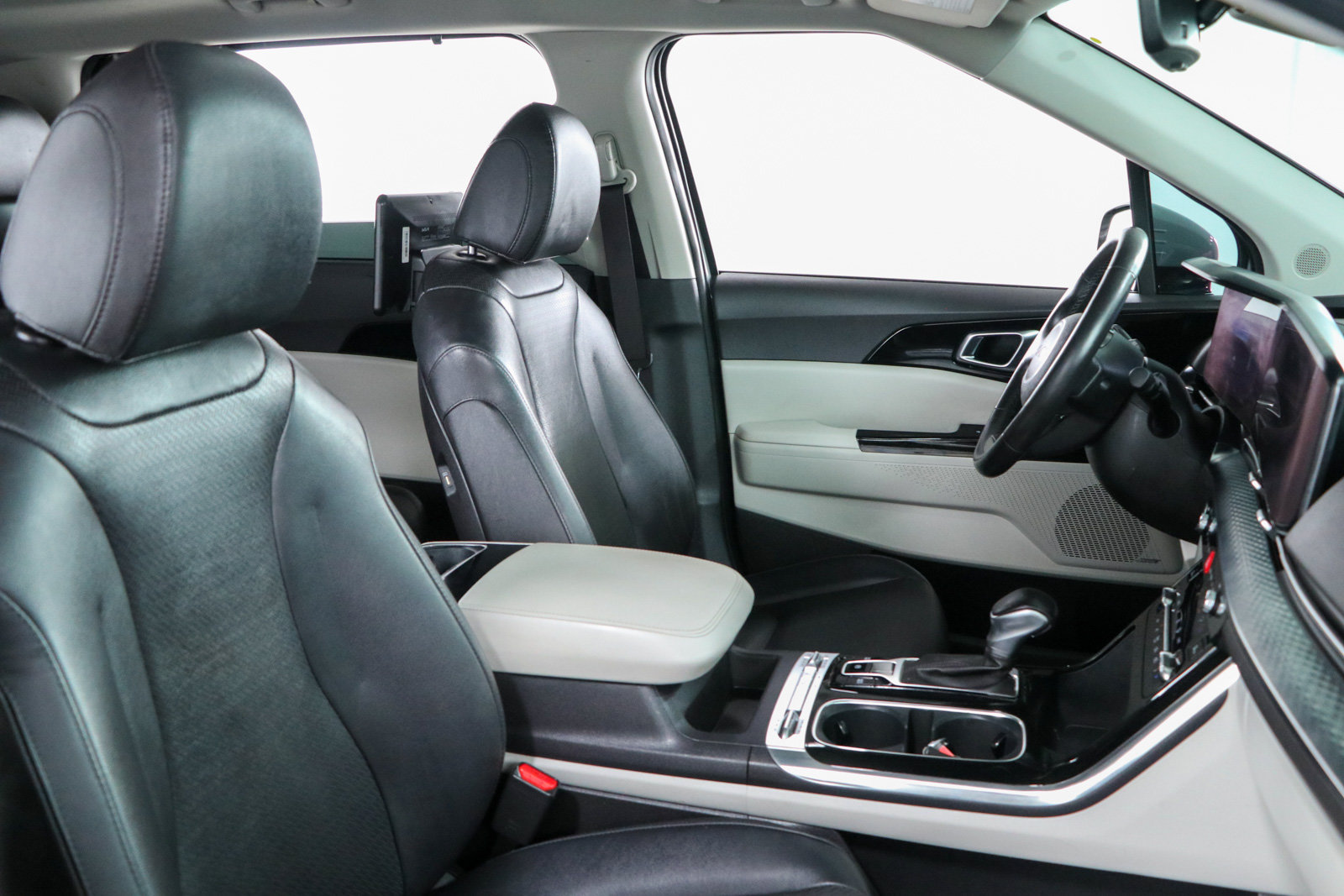 Used 2024 Kia Carnival SX Prestige FWD image 30