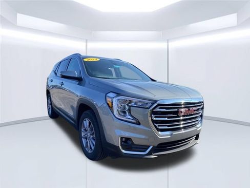 Used 2024 GMC Terrain SLT AWD/4WD image 2