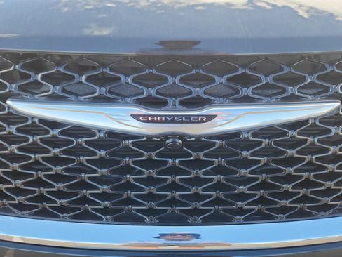 New 2025 Chrysler Pacifica Select image 24