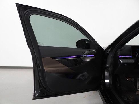 Used 2025 BMW i5 eDrive40i w/ M Sport Package image 64