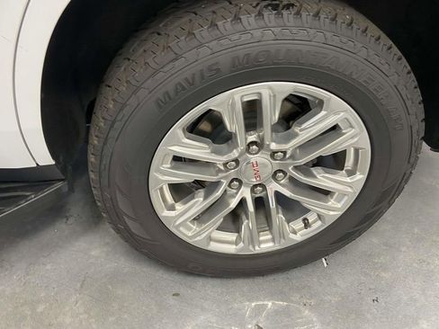 Used 2023 GMC Yukon SLT image 9