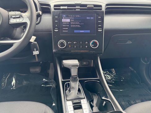 Used 2023 Hyundai Tucson SE image 11