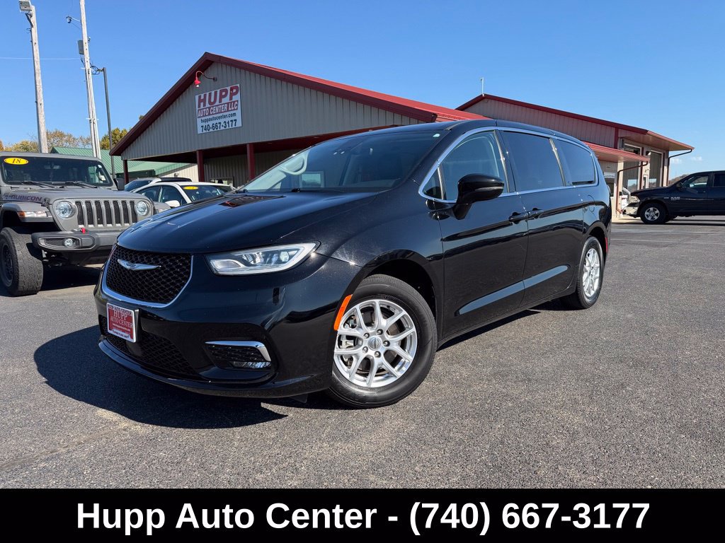 Used 2024 Chrysler Pacifica Touring-L FWD image 1