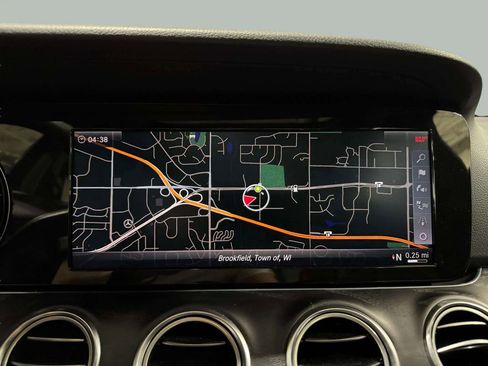 Used 2018 Mercedes-Benz E 300 4MATIC image 7
