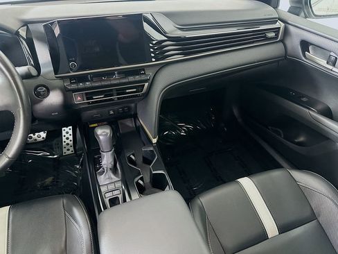 Used 2025 Toyota Camry SE FWD image 19