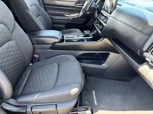 Used 2025 Nissan Pathfinder SV FWD image 12