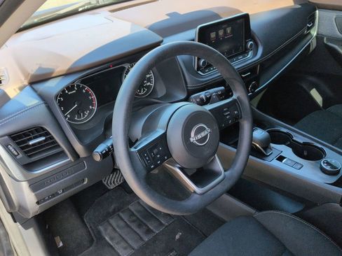 Used 2023 Nissan Rogue S AWD/4WD image 10