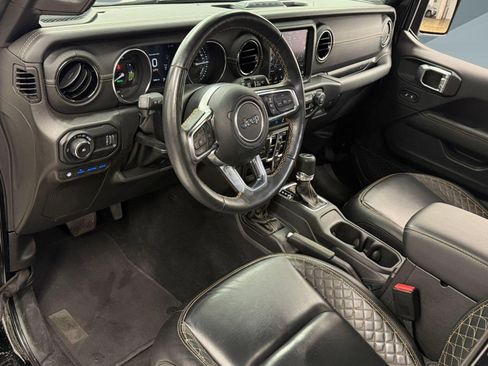 Used 2023 Jeep Wrangler Unlimited Sahara AWD/4WD image 3