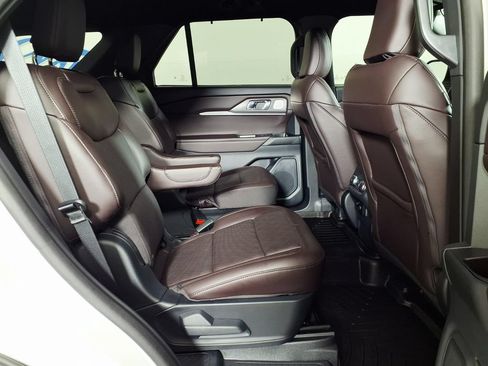 Used 2025 Ford Explorer Platinum RWD image 11