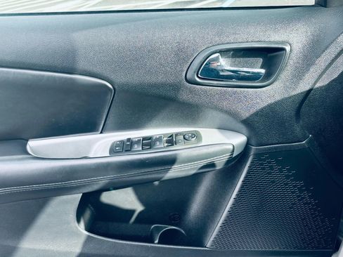 Used 2013 Dodge Journey SXT w/ Flexible Seating Group image 24